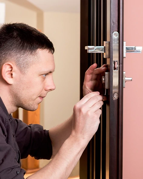 : Professional Locksmith For Commercial And Residential Locksmith Services in Country Club, CA