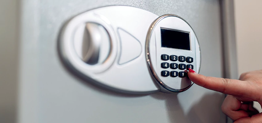 Jewelry Safe Cracking in Country Club, California