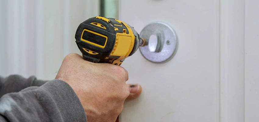Street Locksmith For Smart Lock Repair in Country Club, CA